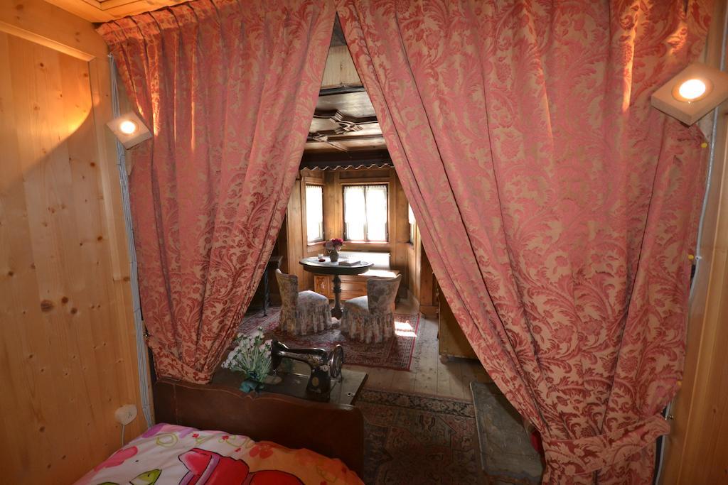 B&B La Tana Dell'Orso - Die Baerenhoehle Castello-Molina di Fiemme Habitación foto